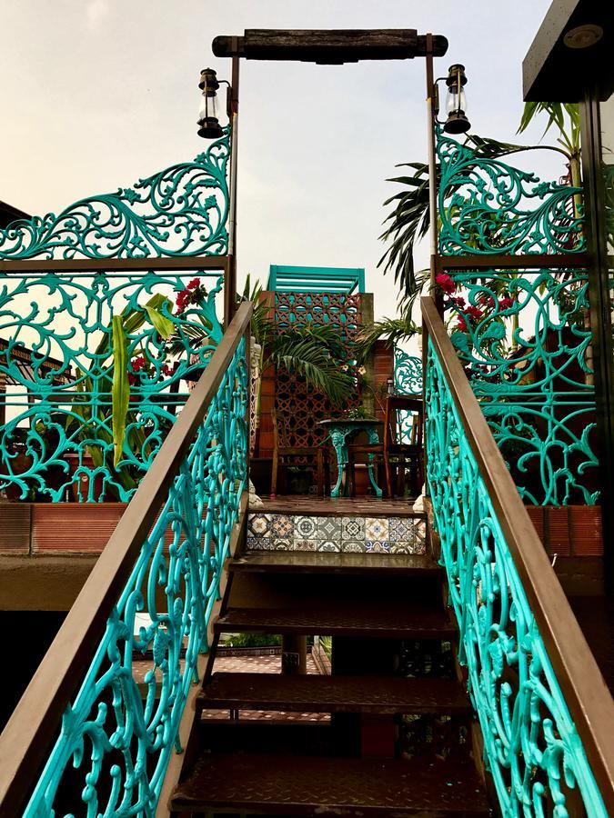 Golden Lotus Bangalore Boutique Suites Exterior photo