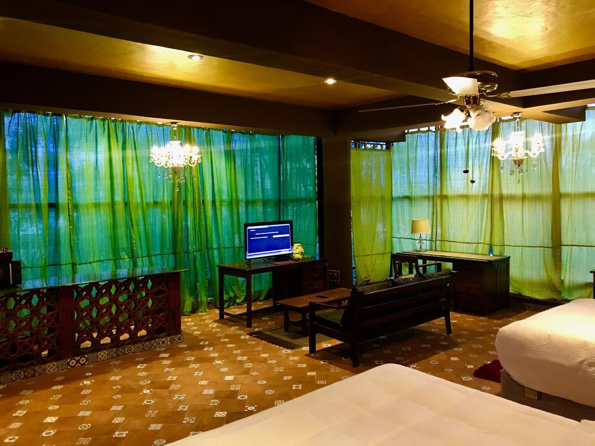 Golden Lotus Bangalore Boutique Suites Exterior photo